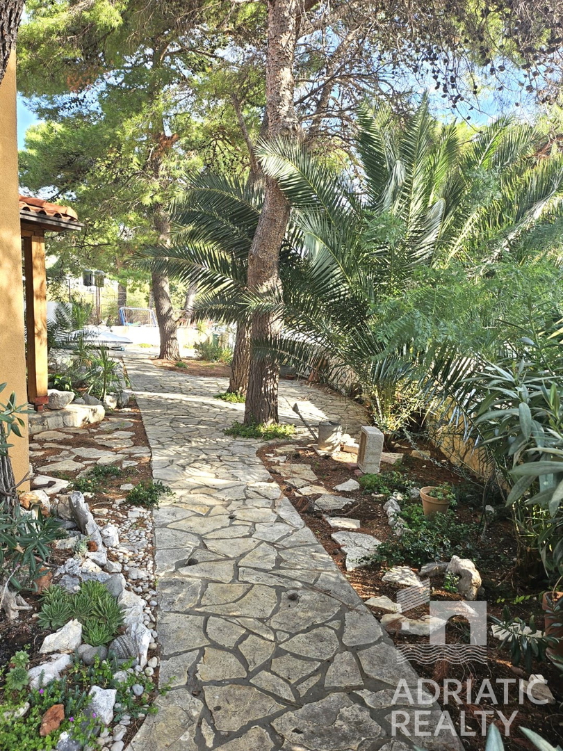 Riviera di Sebenico, offerta esclusiva, casa in prima fila sul mare