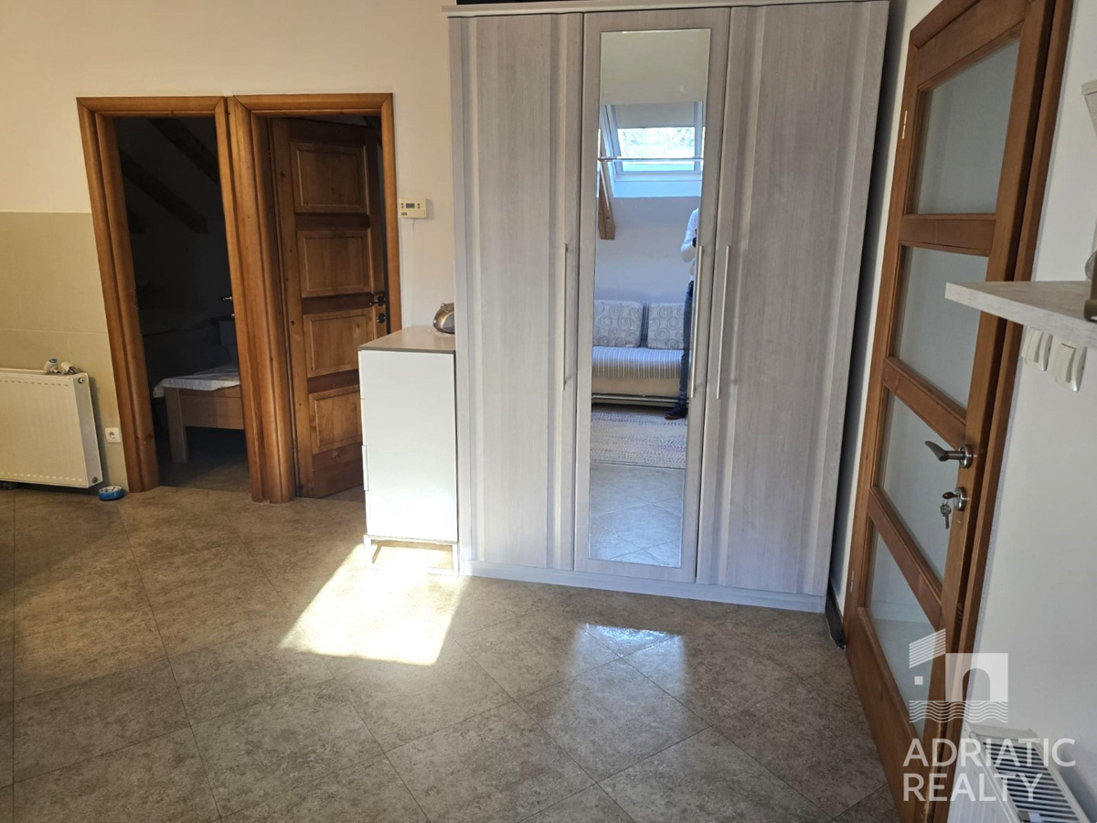 Riviera di Sebenico, offerta esclusiva, casa in prima fila sul mare