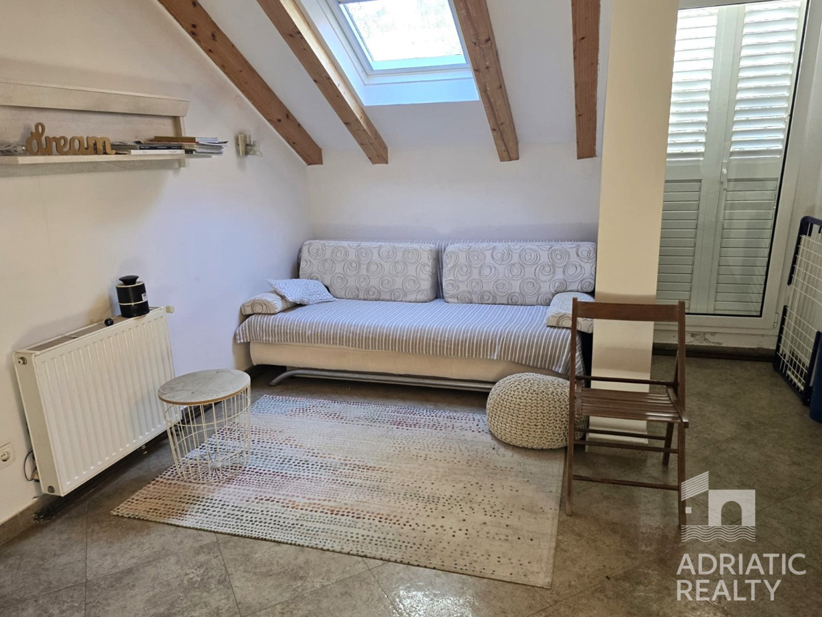 Riviera di Sebenico, offerta esclusiva, casa in prima fila sul mare