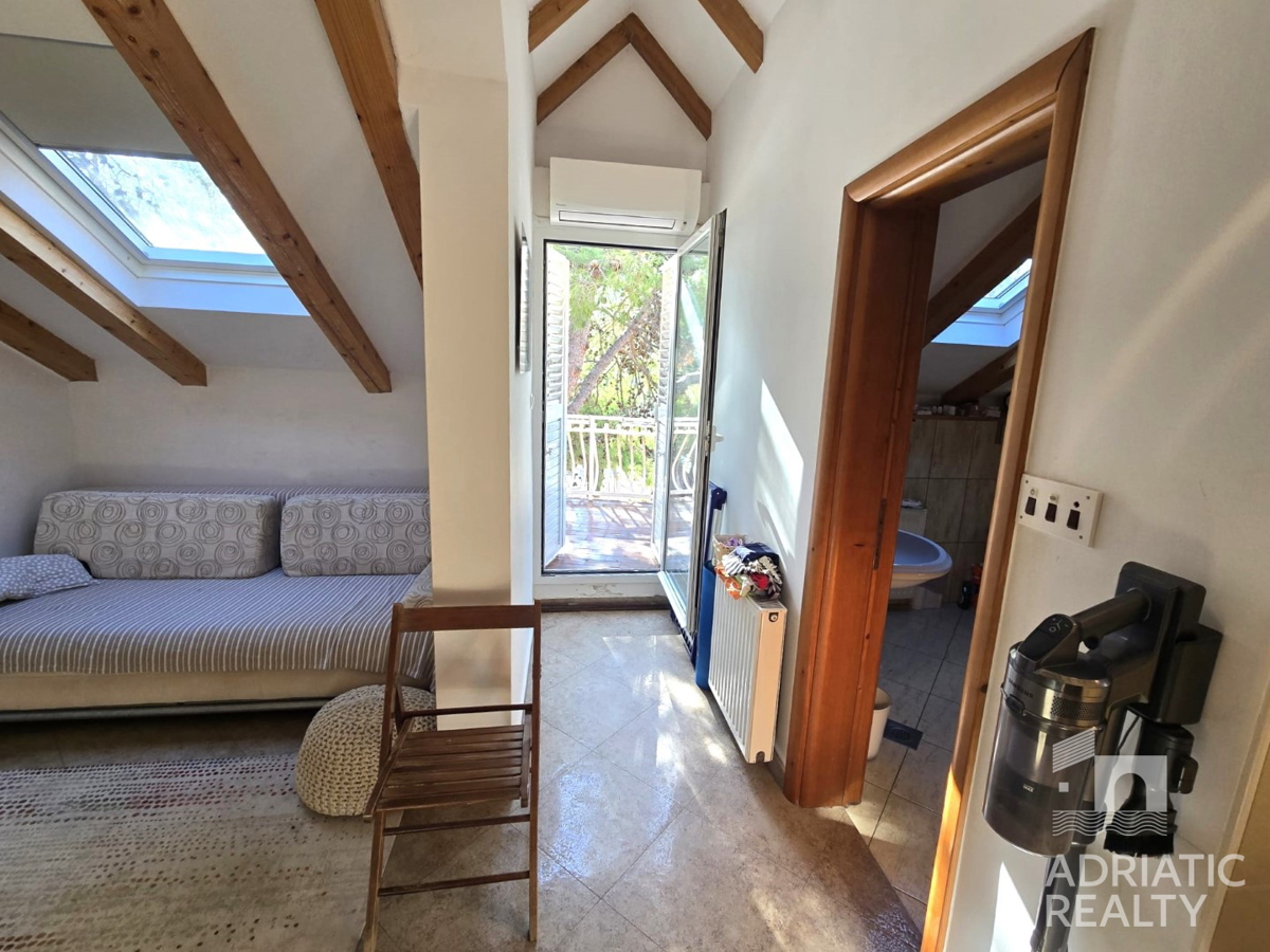 Riviera di Sebenico, offerta esclusiva, casa in prima fila sul mare