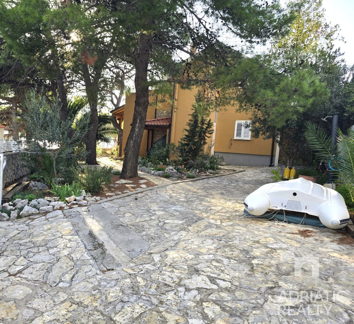 Riviera di Sebenico, offerta esclusiva, casa in prima fila sul mare