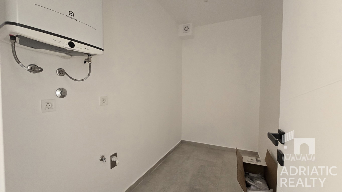 Tribunj, spazioso appartamento bilocale al piano terra con giardino di 121,55 m2