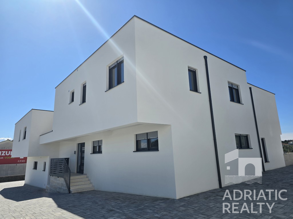 Vodice, appartamento trilocale al primo piano di nuova costruzione