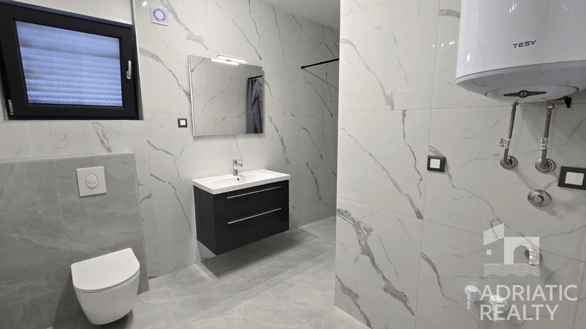 Vodice, appartamento trilocale al primo piano di nuova costruzione