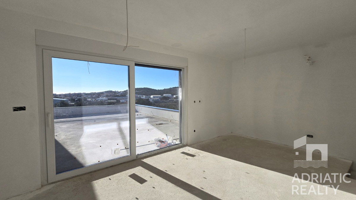 Vodice, moderno duplex apartman s pogledom na more, 110,31 m2