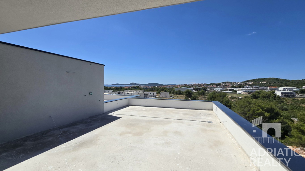 Vodice, moderno duplex apartman s pogledom na more, 110,31 m2