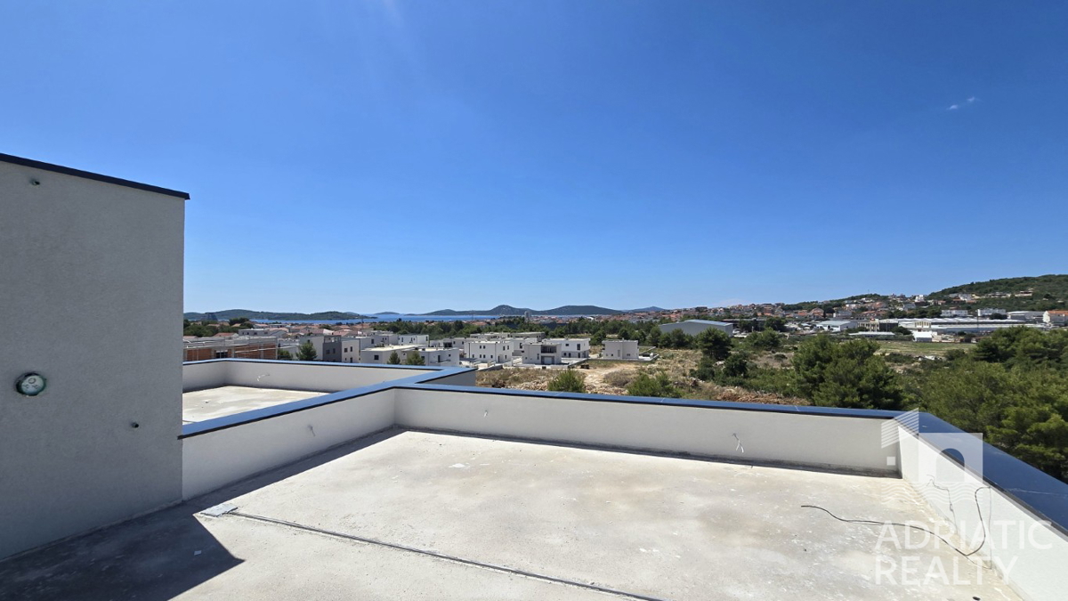 Vodice, moderno duplex apartman s pogledom na more, 110,31 m2