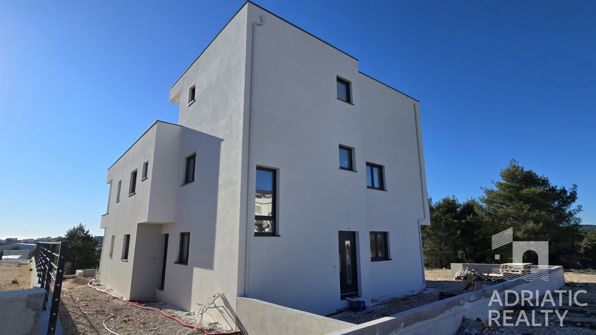 Vodice, moderno duplex apartman s pogledom na more, 110,31 m2