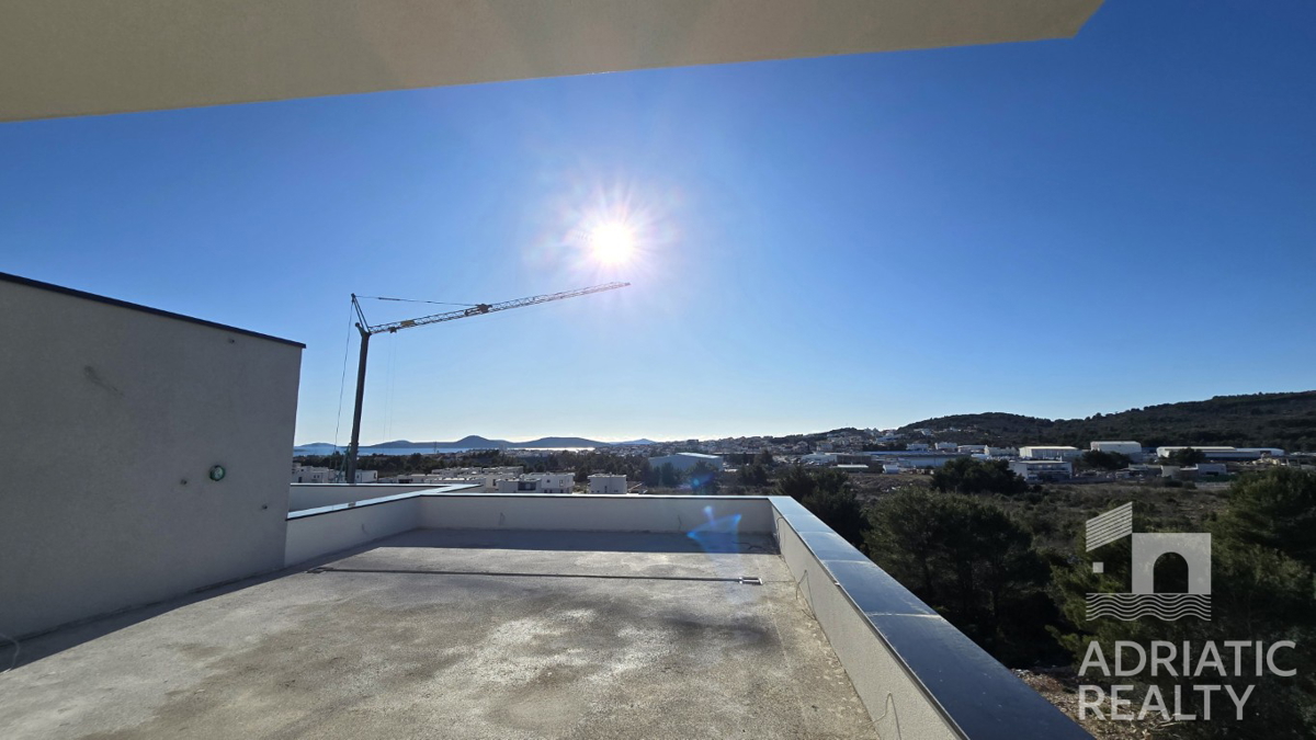 Vodice, moderno duplex apartman s pogledom na more, 110,31 m2