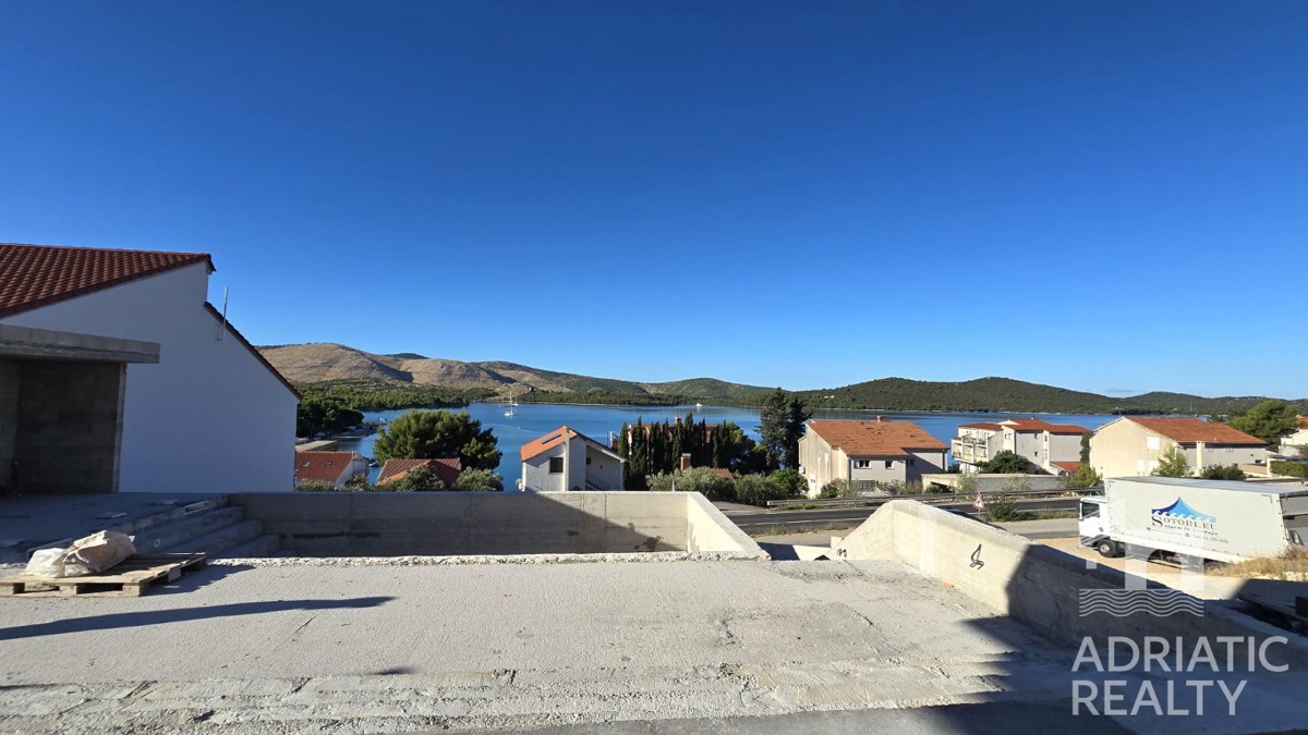 Žaborić, villa esclusiva con vista panoramica e piscina, a 150 m dalla spiaggia