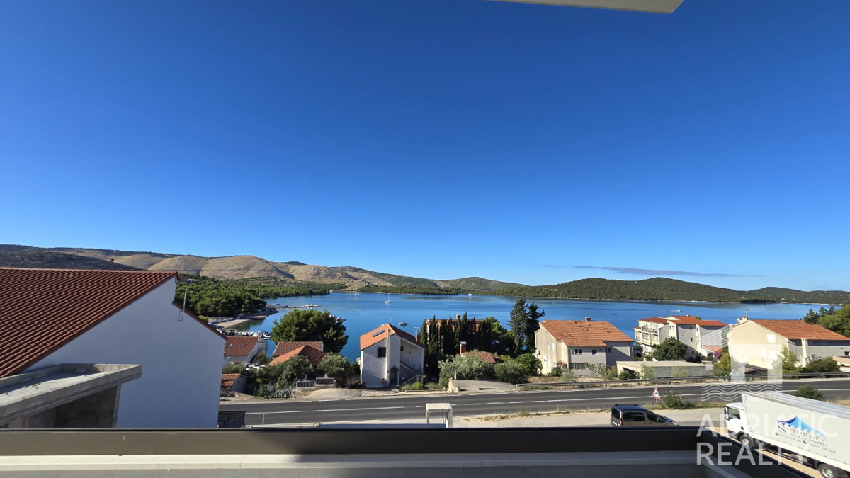Žaborić, villa esclusiva con vista panoramica e piscina, a 150 m dalla spiaggia
