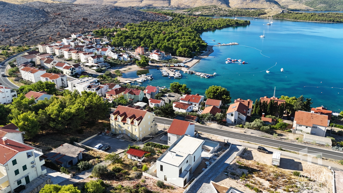 Žaborić, villa esclusiva con vista panoramica e piscina, a 150 m dalla spiaggia