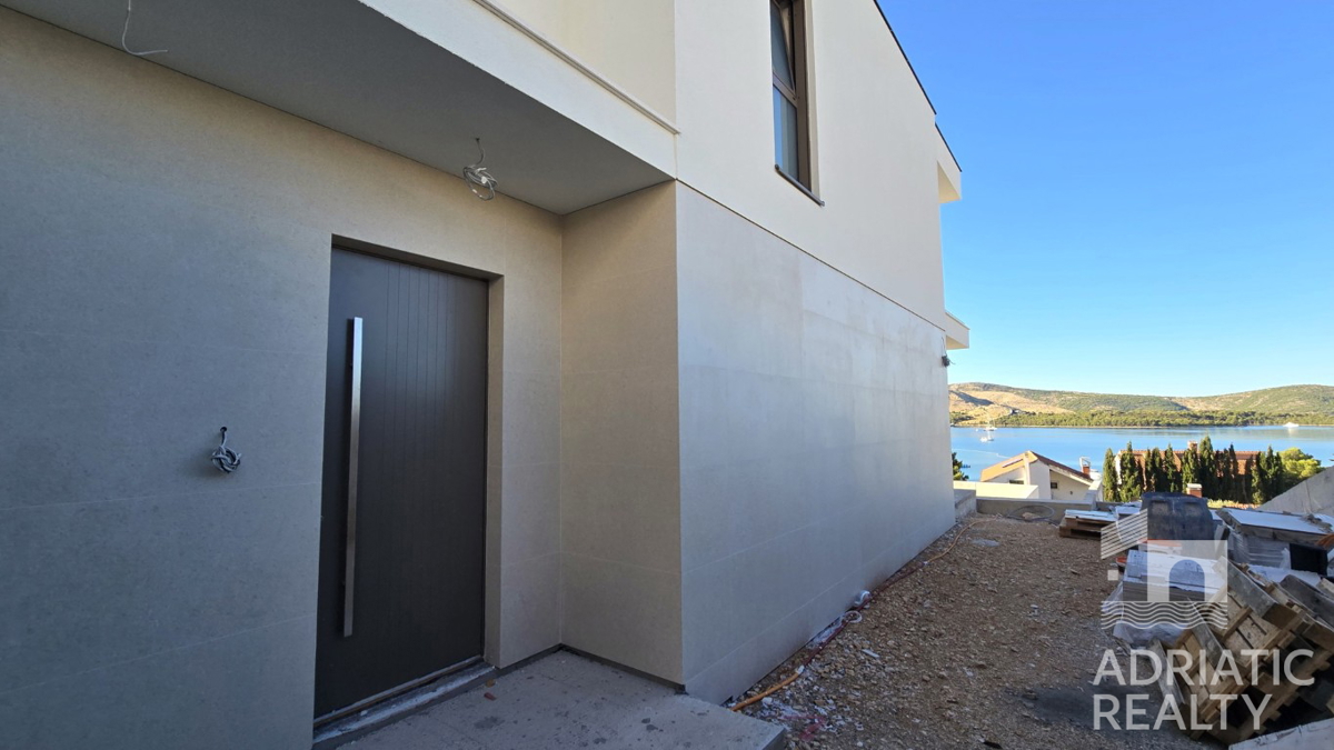 Žaborić, villa esclusiva con vista panoramica e piscina, a 150 m dalla spiaggia