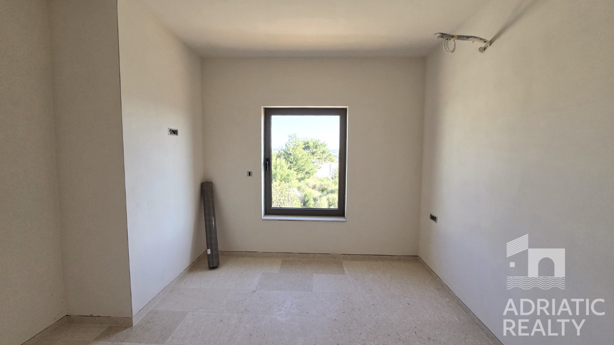 Vodice, spazioso appartamento trilocale (120,89 m2) con vista panoramica sul mare
