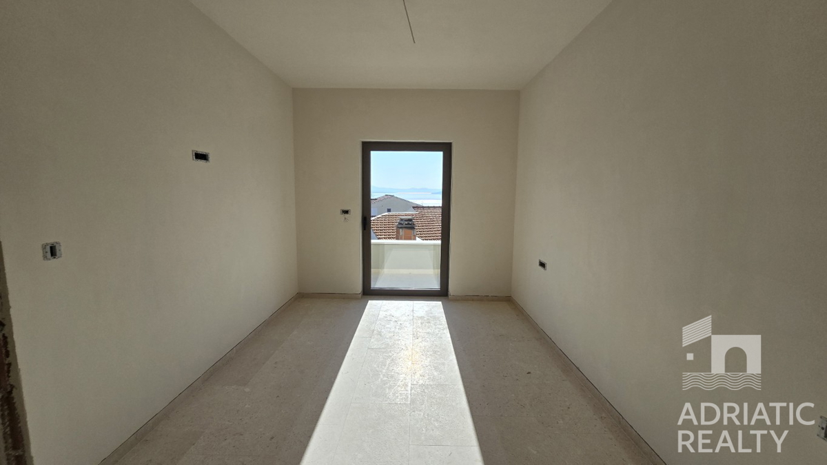 Vodice, spazioso appartamento trilocale (120,89 m2) con vista panoramica sul mare