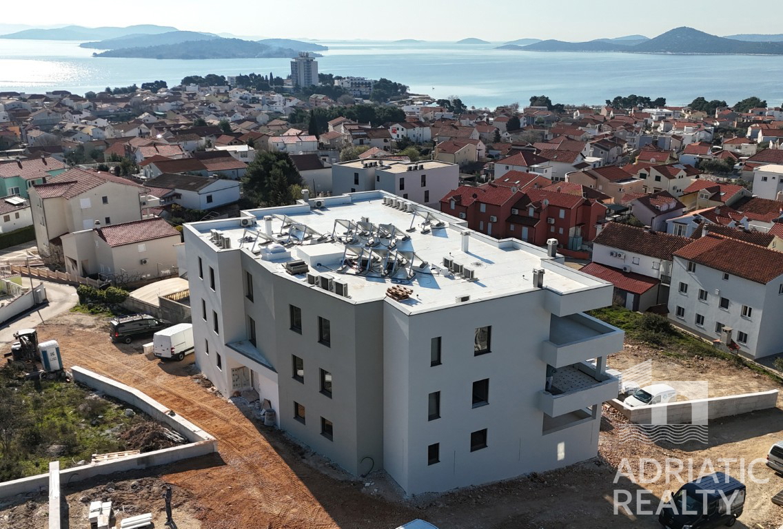 Vodice, spazioso appartamento trilocale (120,89 m2) con vista panoramica sul mare