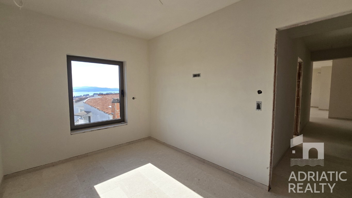 Vodice, spazioso appartamento trilocale (120,89 m2) con vista panoramica sul mare