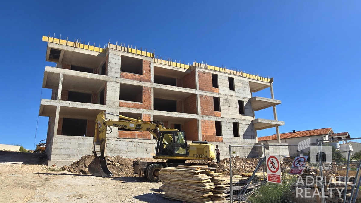Vodice, spazioso appartamento trilocale (120,89 m2) con vista panoramica sul mare