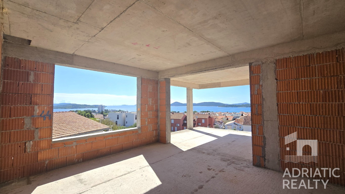 Vodice, spazioso appartamento trilocale (120,89 m2) con vista panoramica sul mare