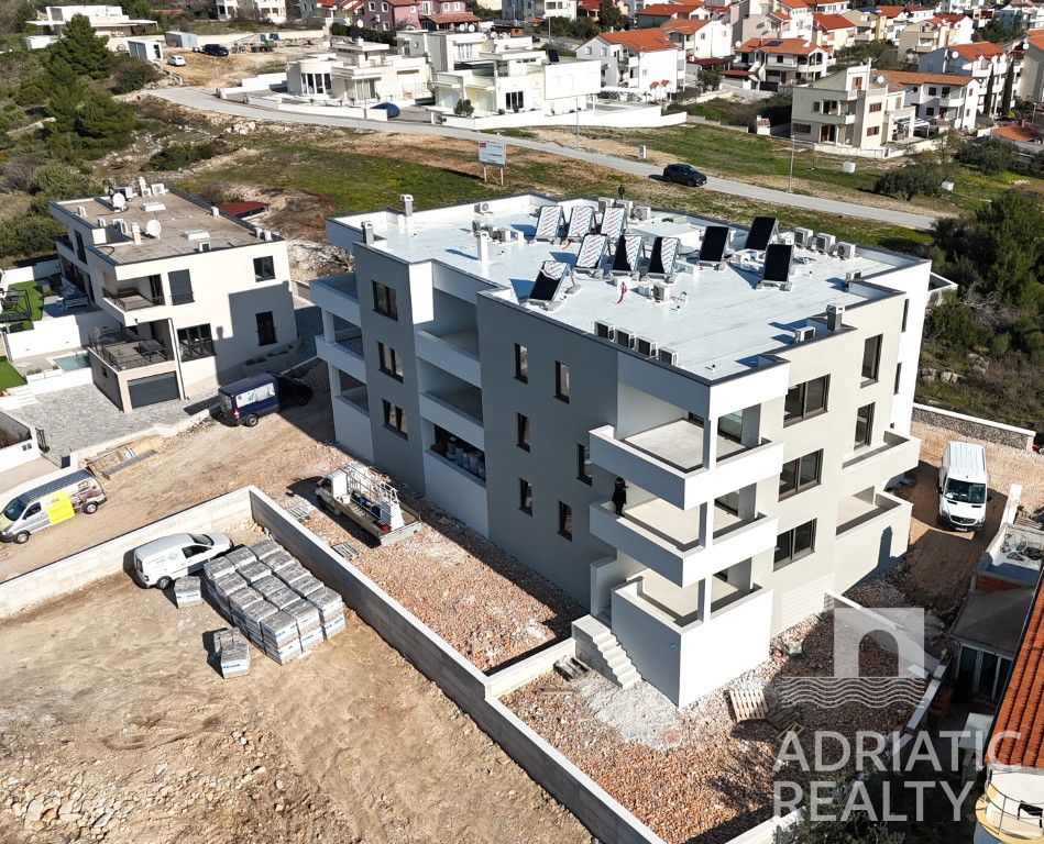 Vodice, spazioso appartamento trilocale (120,89 m2) con vista panoramica sul mare