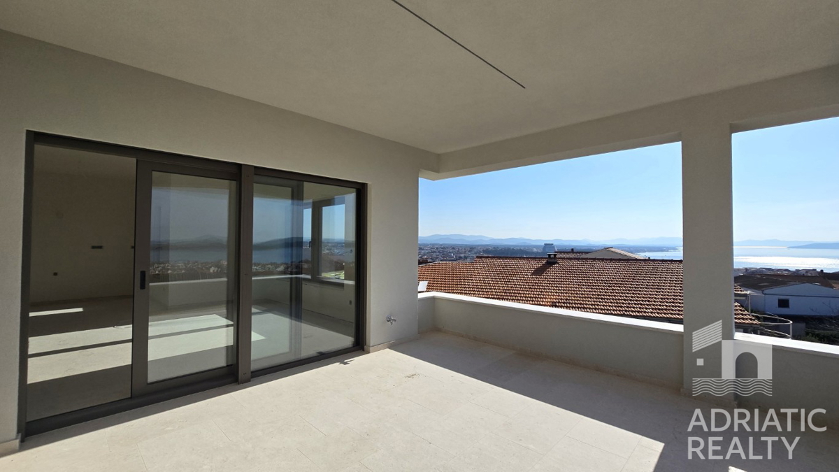 Vodice, spazioso appartamento trilocale (120,89 m2) con vista panoramica sul mare