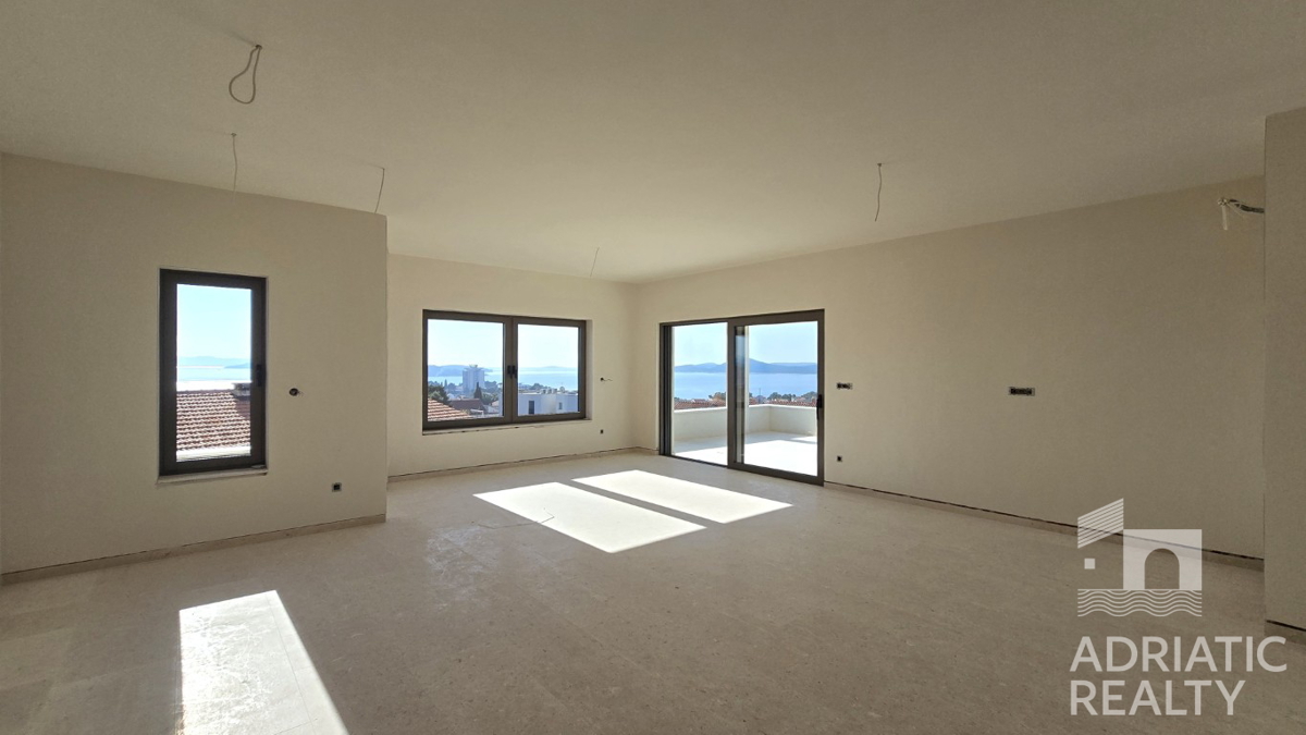 Vodice, spazioso appartamento trilocale (120,89 m2) con vista panoramica sul mare