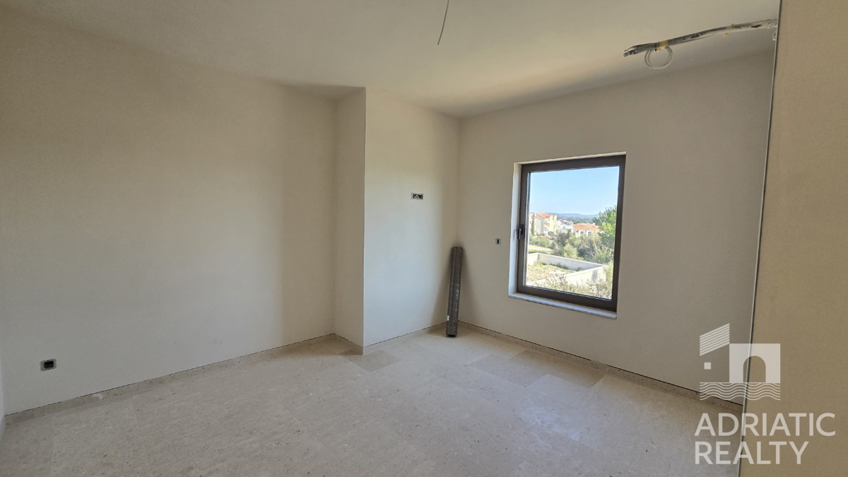 Vodice, spazioso appartamento trilocale (120,89 m2) con vista panoramica sul mare