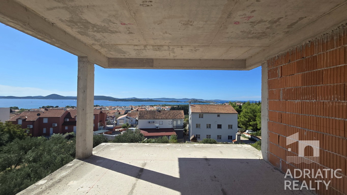 Vodice, spazioso appartamento trilocale (120,89 m2) con vista panoramica sul mare