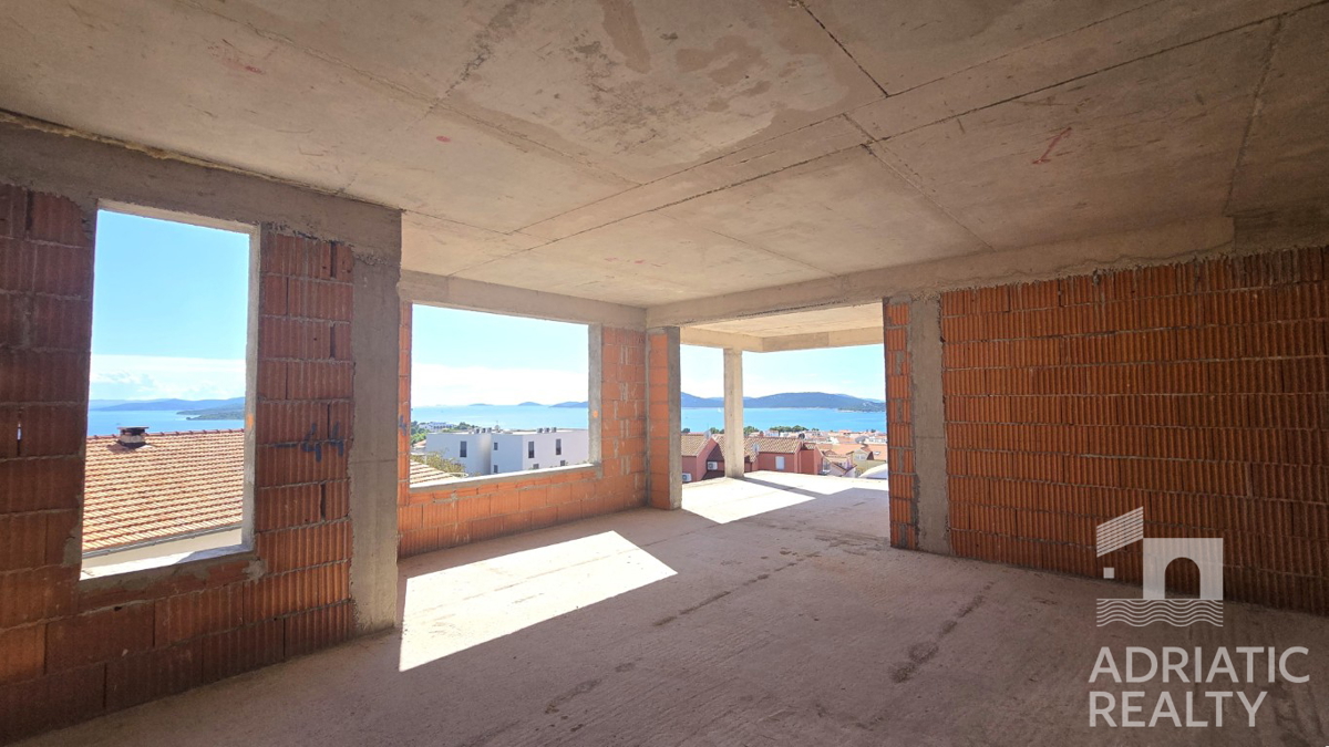 Vodice, spazioso appartamento trilocale (120,89 m2) con vista panoramica sul mare