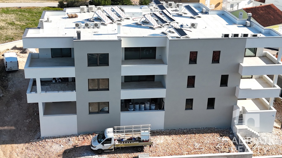 Vodice, spazioso appartamento trilocale (120,89 m2) con vista panoramica sul mare