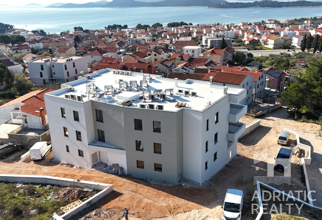 Vodice, spazioso appartamento trilocale (120,89 m2) con vista panoramica sul mare
