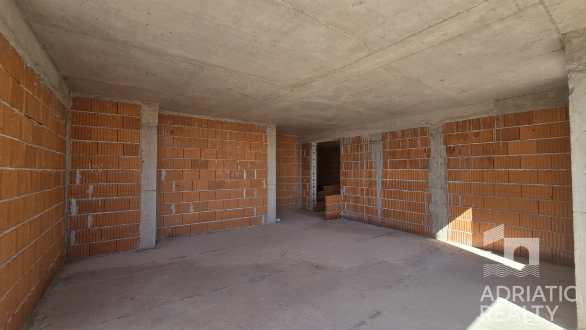 Vodice, spazioso appartamento trilocale (120,89 m2) con vista panoramica sul mare