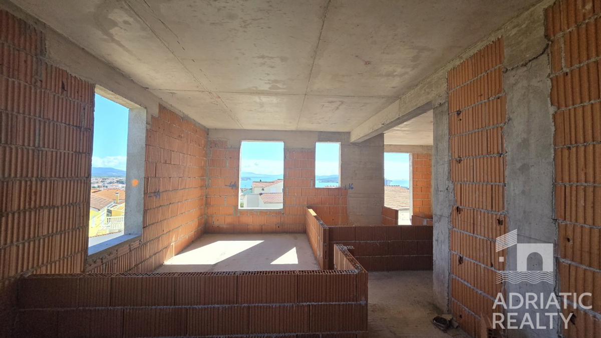 Vodice, spazioso appartamento trilocale (120,89 m2) con vista panoramica sul mare