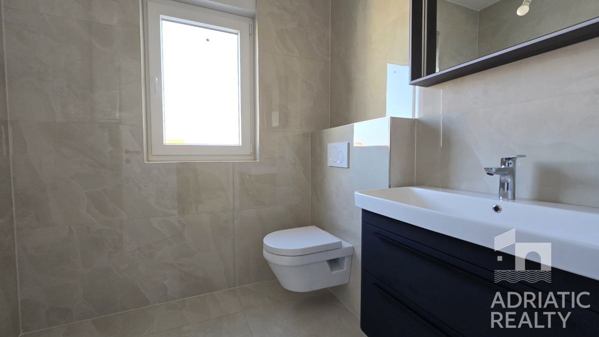 Vodice, ampio appartamento bilocale a 600 m dalla spiaggia