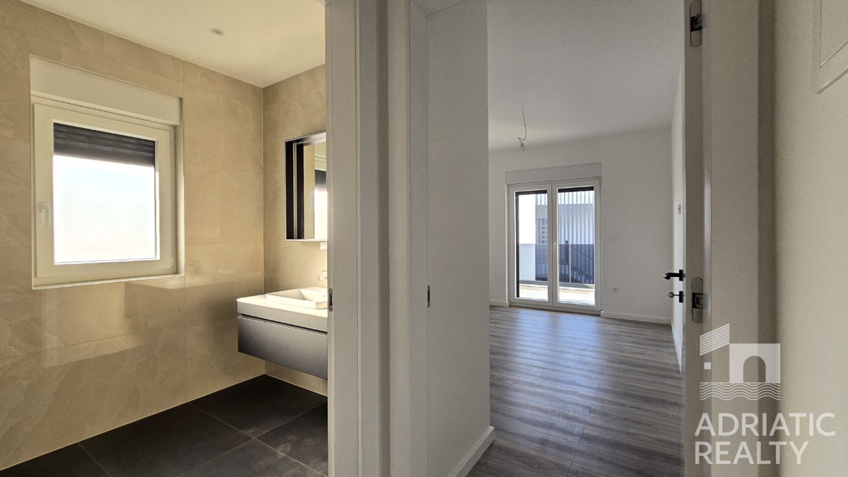 Vodice, ampio appartamento bilocale a 600 m dalla spiaggia