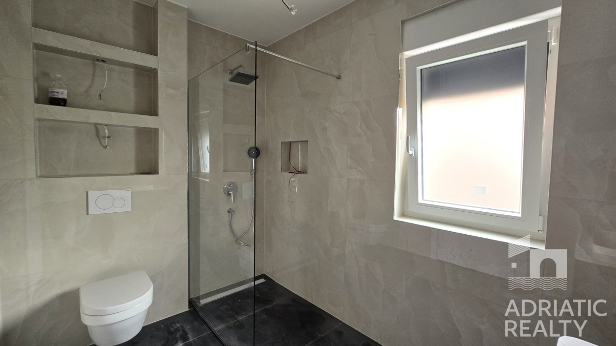 Vodice, ampio appartamento bilocale a 600 m dalla spiaggia