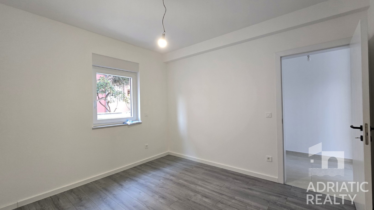 Vodice, ampio appartamento bilocale a 600 m dalla spiaggia