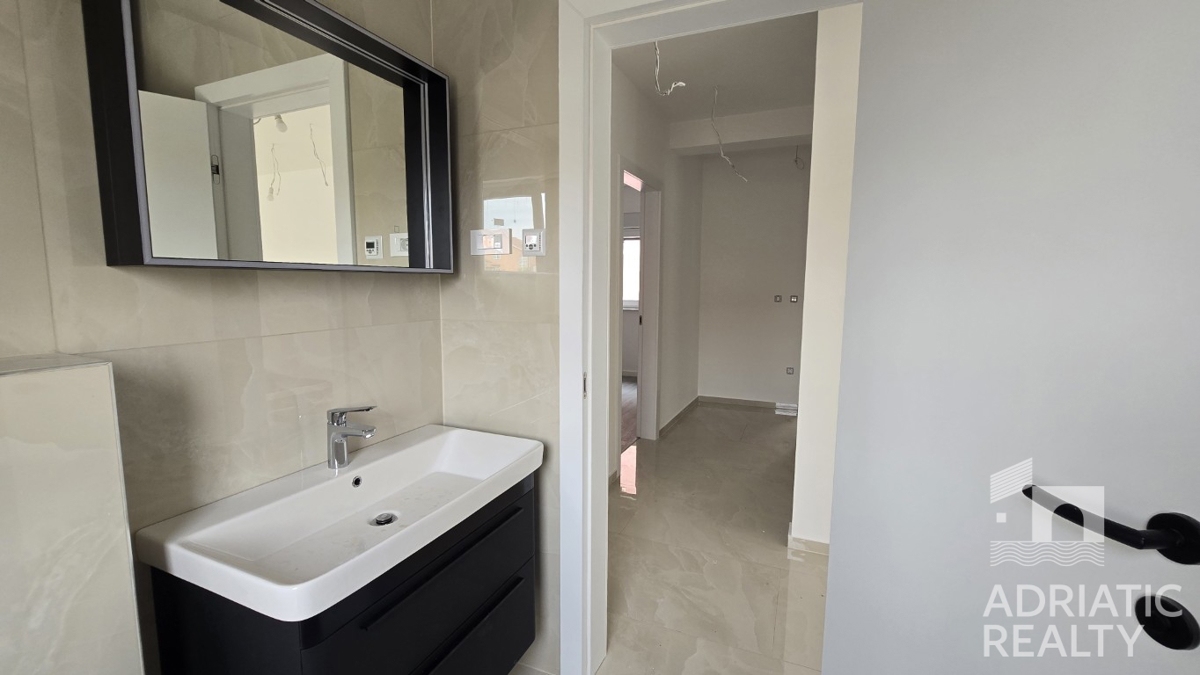 Vodice, ampio appartamento bilocale a 600 m dalla spiaggia