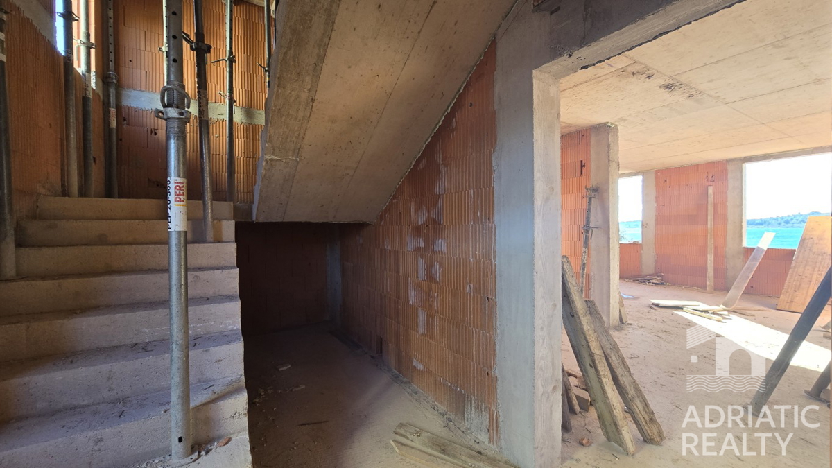 Vodice, appartamenti di lusso in seconda fila al mare e spiagge attrezzate (30m)