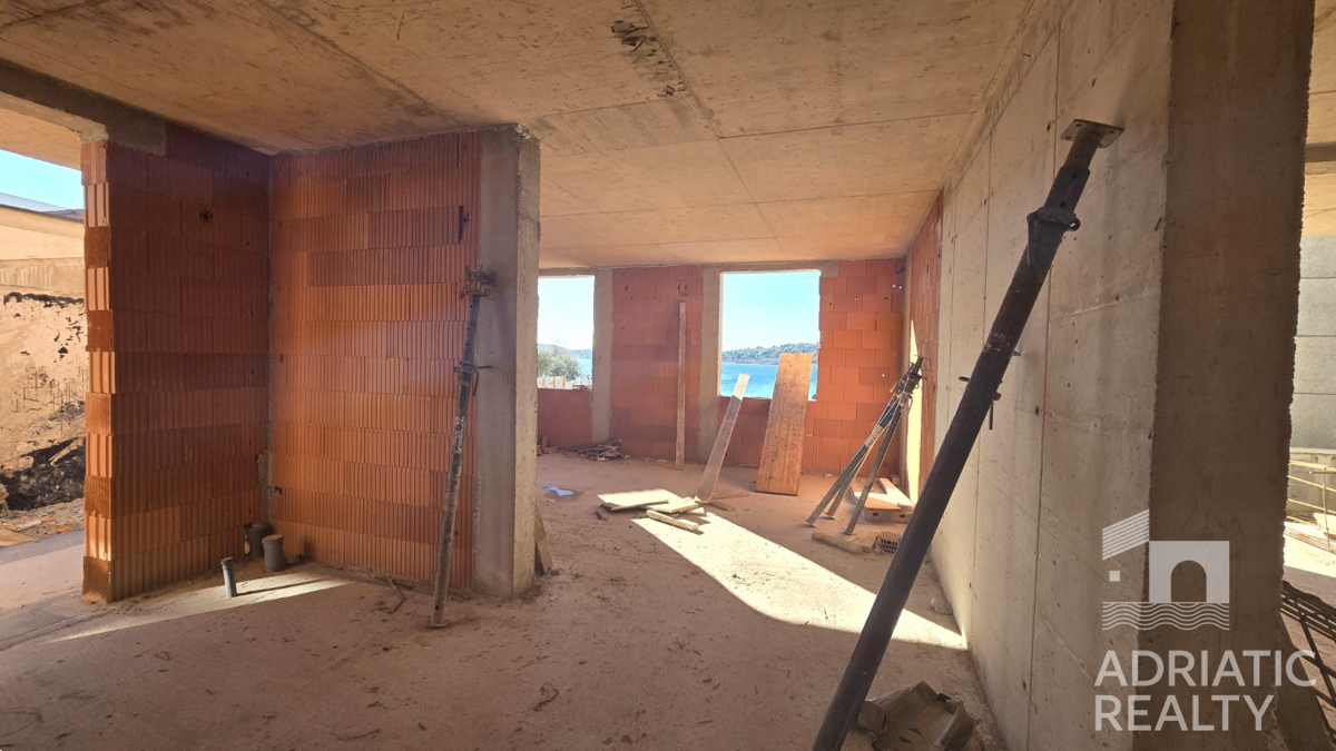 Vodice, appartamenti di lusso in seconda fila al mare e spiagge attrezzate (30m)