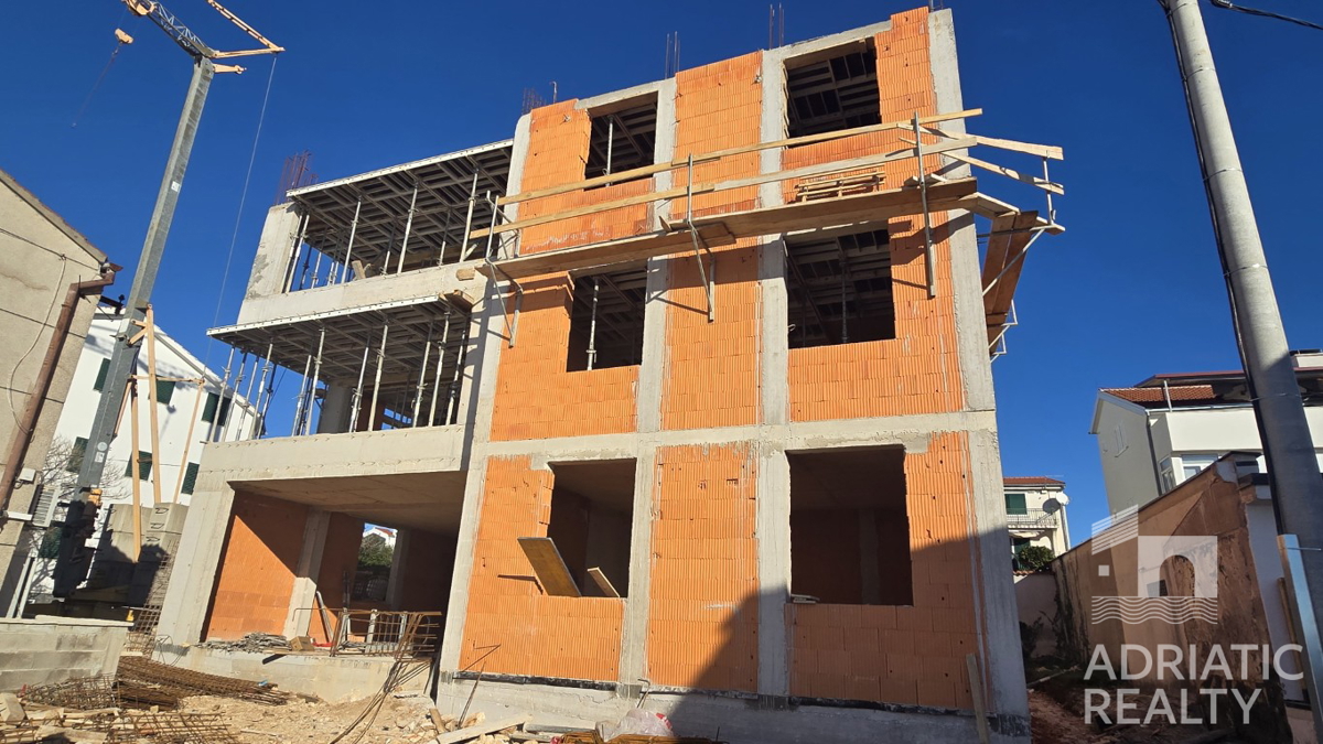 Vodice, appartamenti di lusso in seconda fila al mare e spiagge attrezzate (30m)