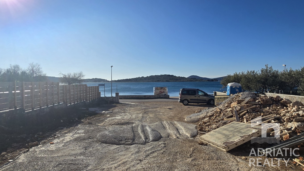 Vodice, appartamenti di lusso in seconda fila al mare e spiagge attrezzate (30m)