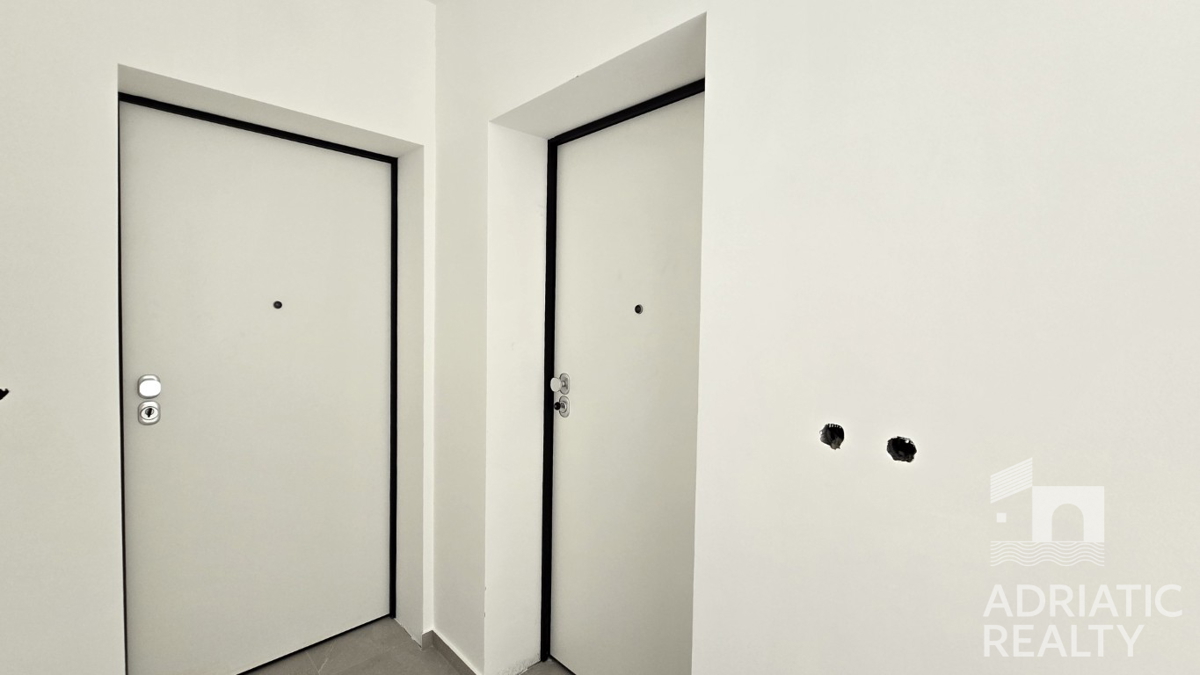 Vodice, spazioso appartamento con due camere da letto in una posizione tranquilla