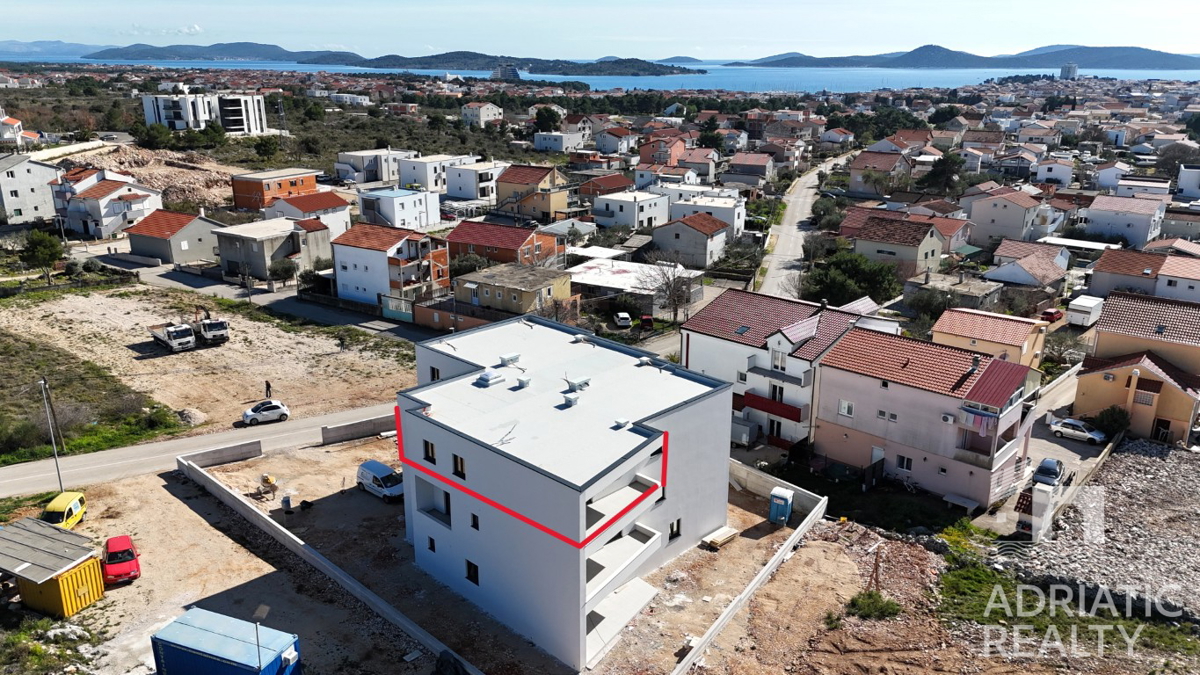 Vodice, spazioso appartamento con due camere da letto in una posizione tranquilla