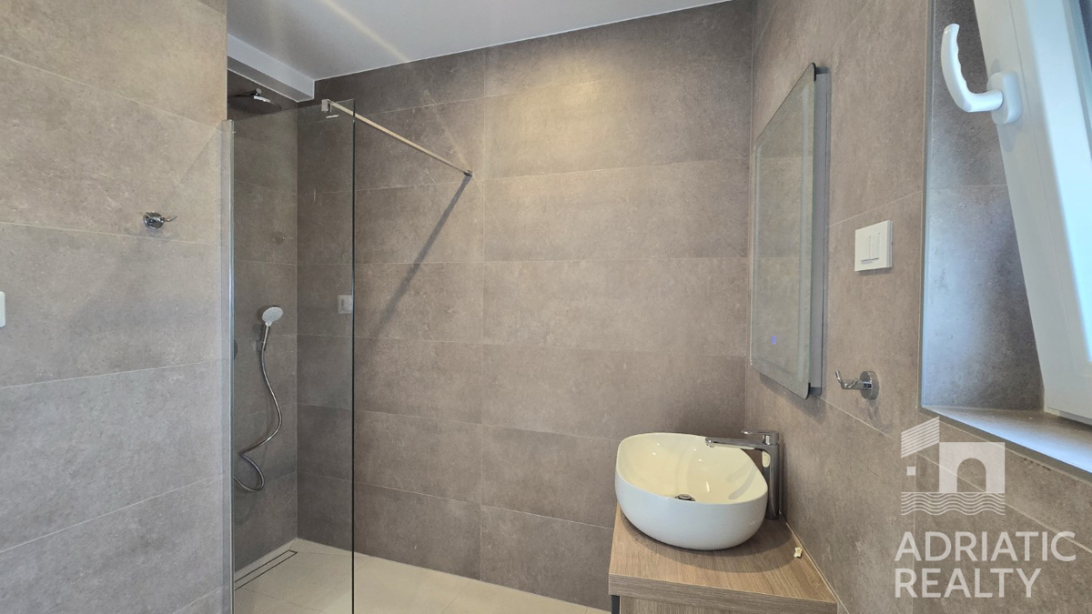 Vodice, appartamento bilocale con vista mare