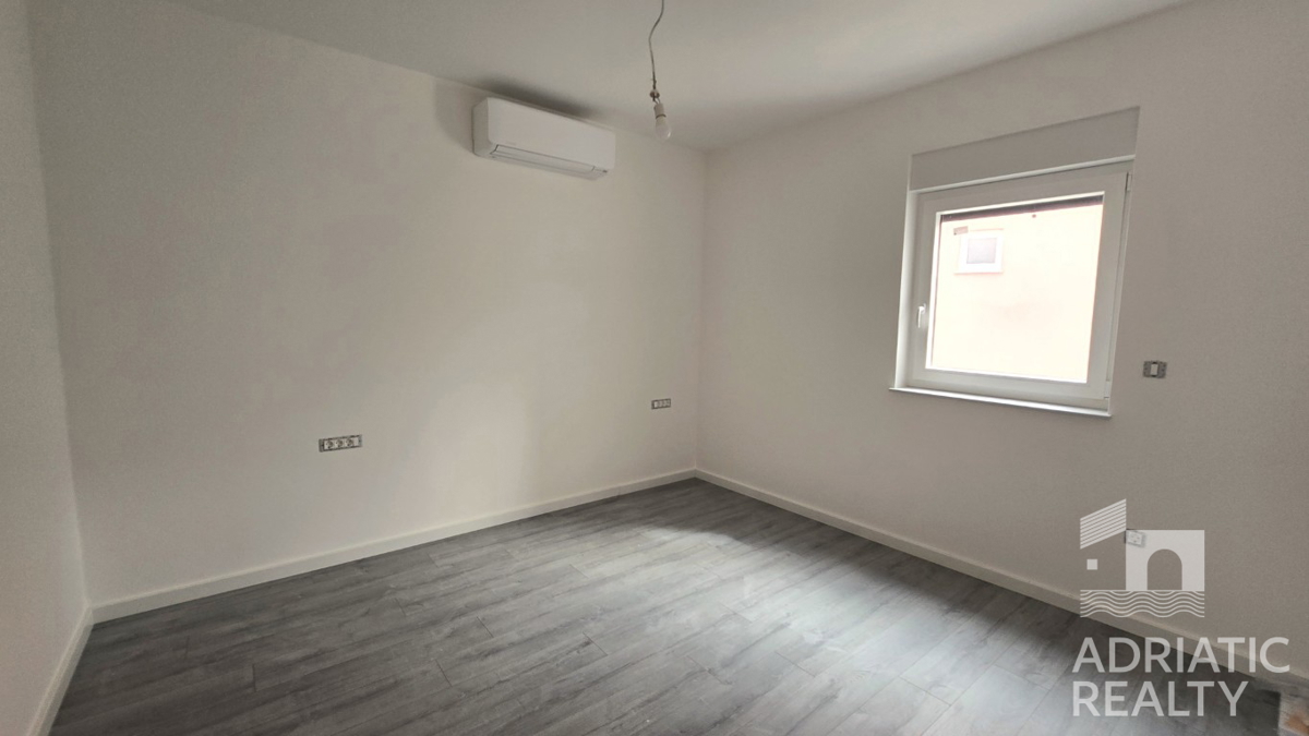 Vodice, moderno bilocale in posizione tranquilla