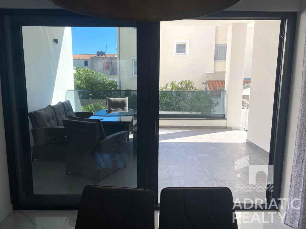 Srima, appartamento arredato con due camere a 50 m dal mare