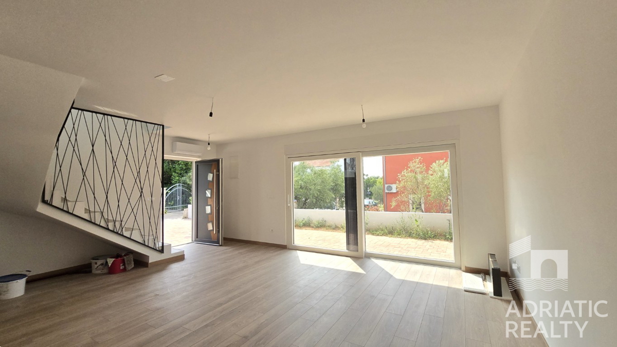 Vodice, triplex (S1,S2,S3) con ampia terrazza sul tetto, a 2 minuti dalla spiaggia