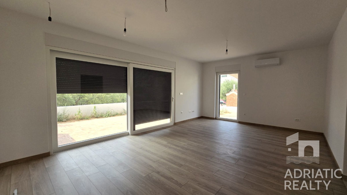 Vodice, triplex (S1,S2,S3) con ampia terrazza sul tetto, a 2 minuti dalla spiaggia