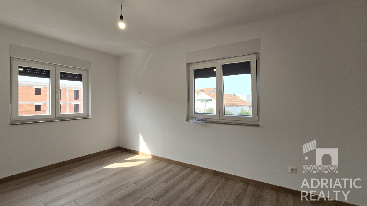 Vodice, triplex (S1,S2,S3) con ampia terrazza sul tetto, a 2 minuti dalla spiaggia